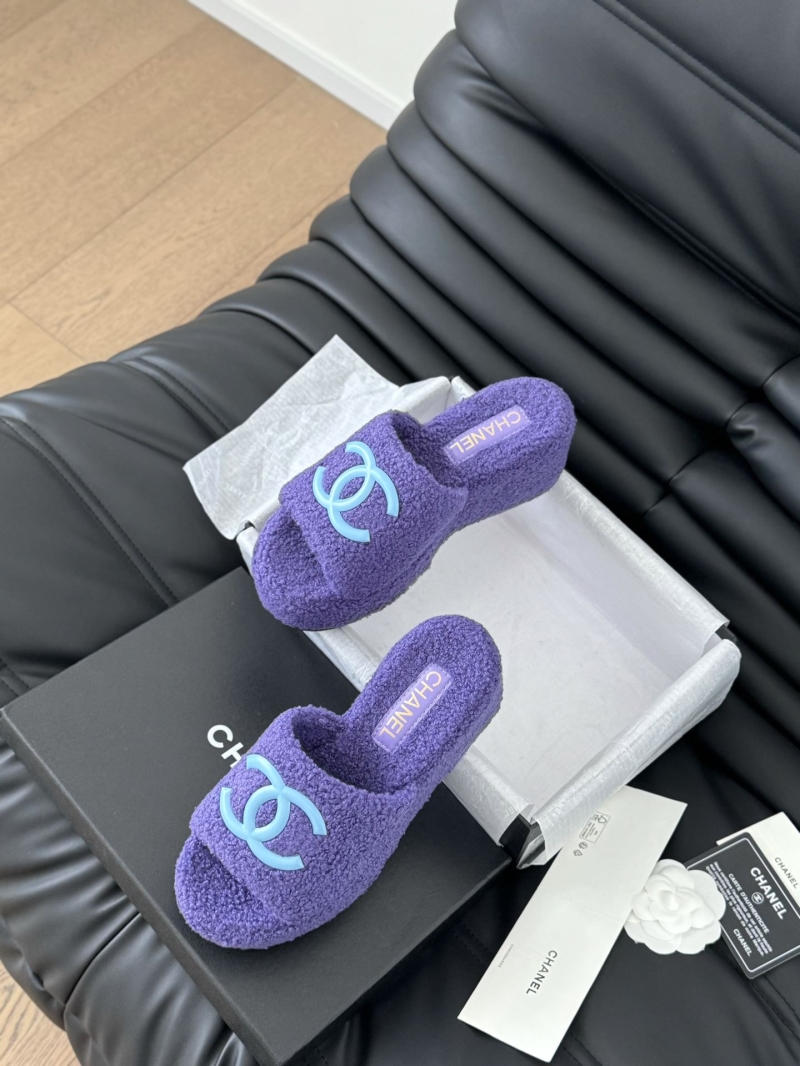Ch**el slippers